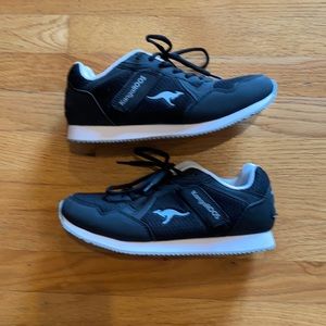 Kangaroo athletic shoes